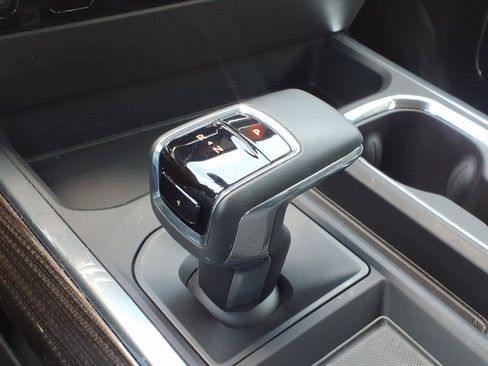 Used 2025 Chevrolet Silverado 1500 LT Trail Boss w/ Convenience Package II AWD/4WD image 23