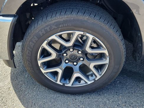 Used 2025 RAM 1500 Laramie AWD/4WD image 7