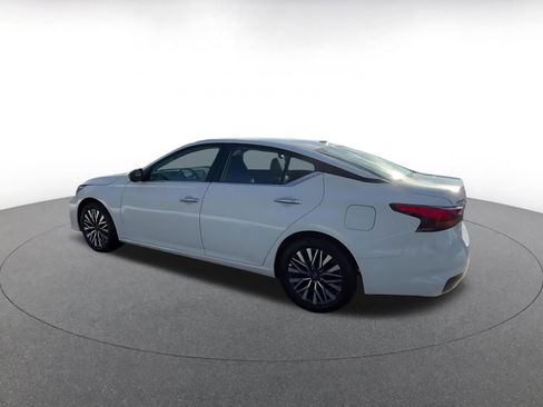 Used 2025 Nissan Altima 2.5 SV image 10