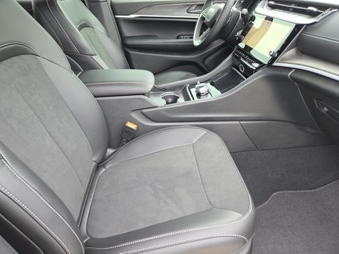 New 2026 Jeep Grand Cherokee L 4WD image 10