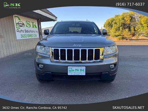 Used 2012 Jeep Grand Cherokee Laredo AWD/4WD image 4