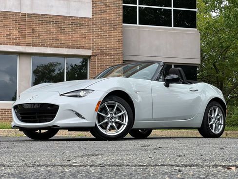 Used 2016 MAZDA MX-5 Miata Sport RWD image 9