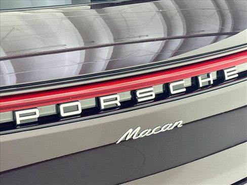 Used 2026 Porsche Macan AWD/4WD image 25