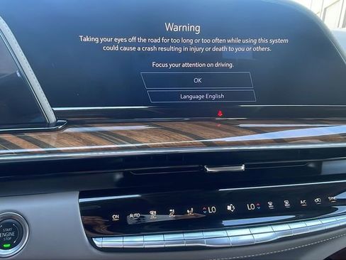 Used 2024 Cadillac Escalade ESV Premium Luxury Platinum image 27