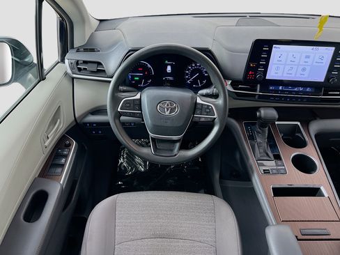 Used 2021 Toyota Sienna LE image 22