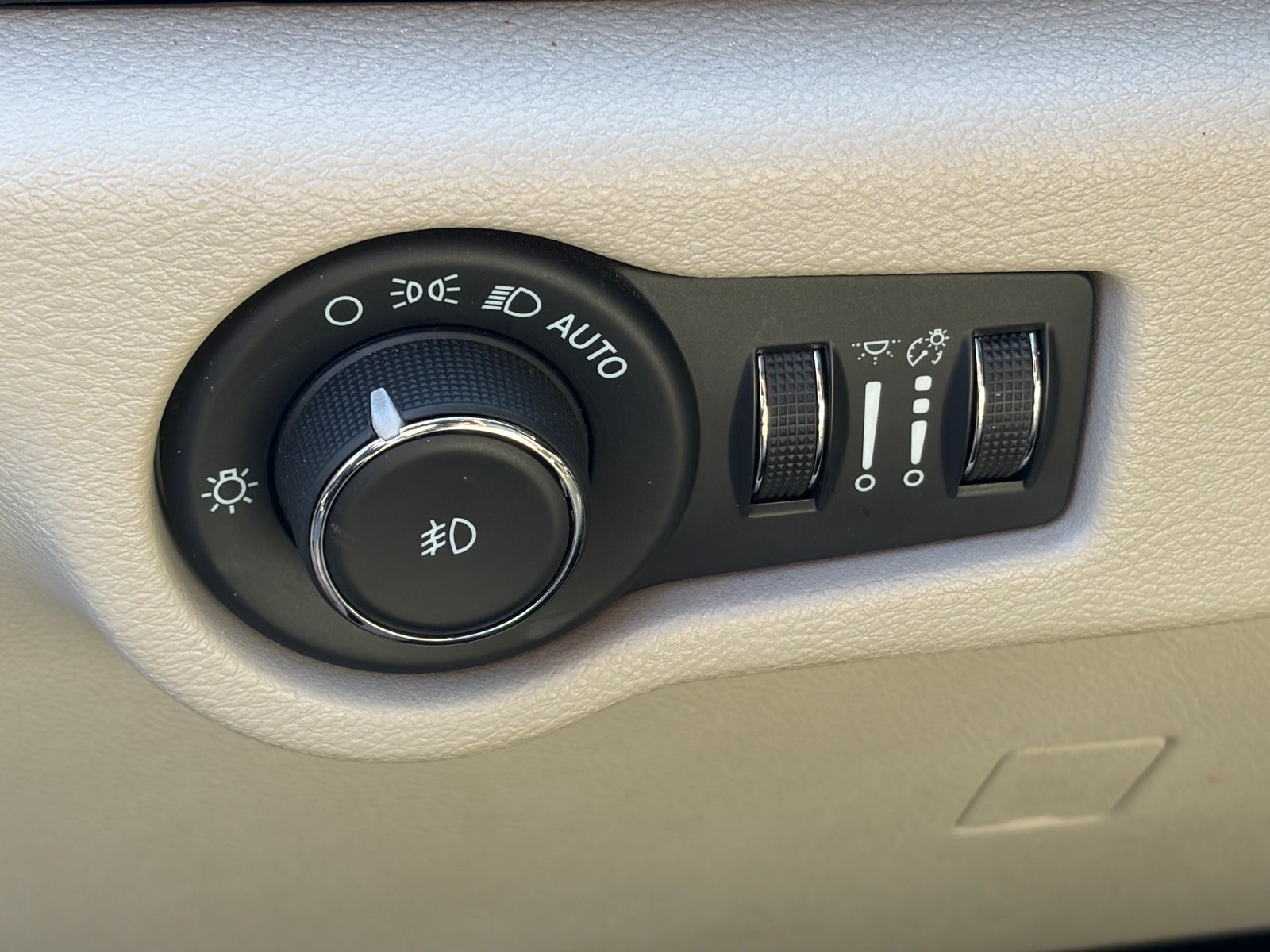 Used 2021 Chrysler Pacifica Touring-L FWD image 9