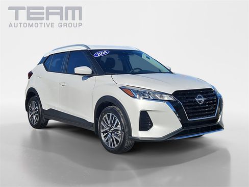 Used 2024 Nissan Kicks SV image 1