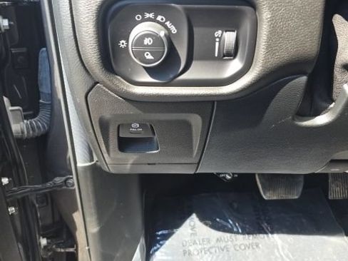 Used 2022 RAM 1500 Big Horn AWD/4WD image 11