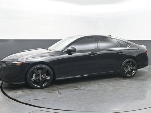 Used 2023 Honda Accord Sport image 4