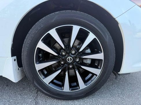Used 2018 Nissan Altima 2.5 SL w/ 2.5 SL Technology Package FWD image 19