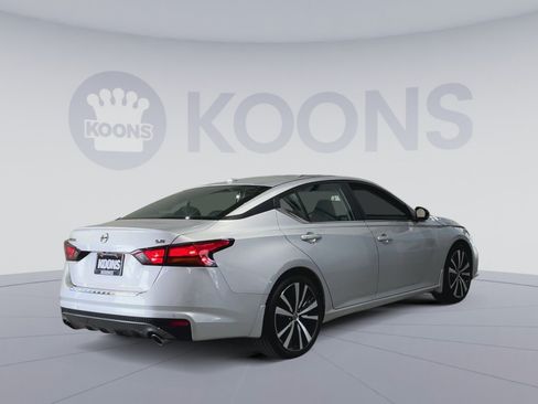 Used 2020 Nissan Altima 2.5 SR w/ Premium Package FWD image 11