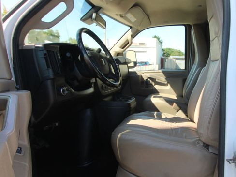 Used 2020 Chevrolet Express 3500 w/ Driver Convenience Package RWD image 9