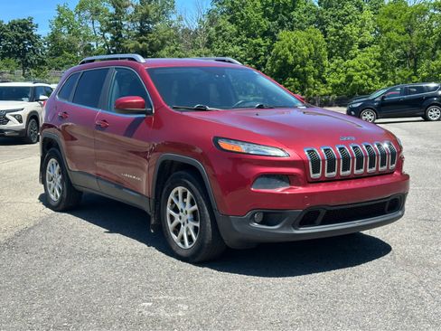 Used 2014 Jeep Cherokee Latitude w/ Cold Weather Group AWD/4WD image 3