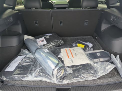 New 2026 Volkswagen Tiguan SE R-Line image 32