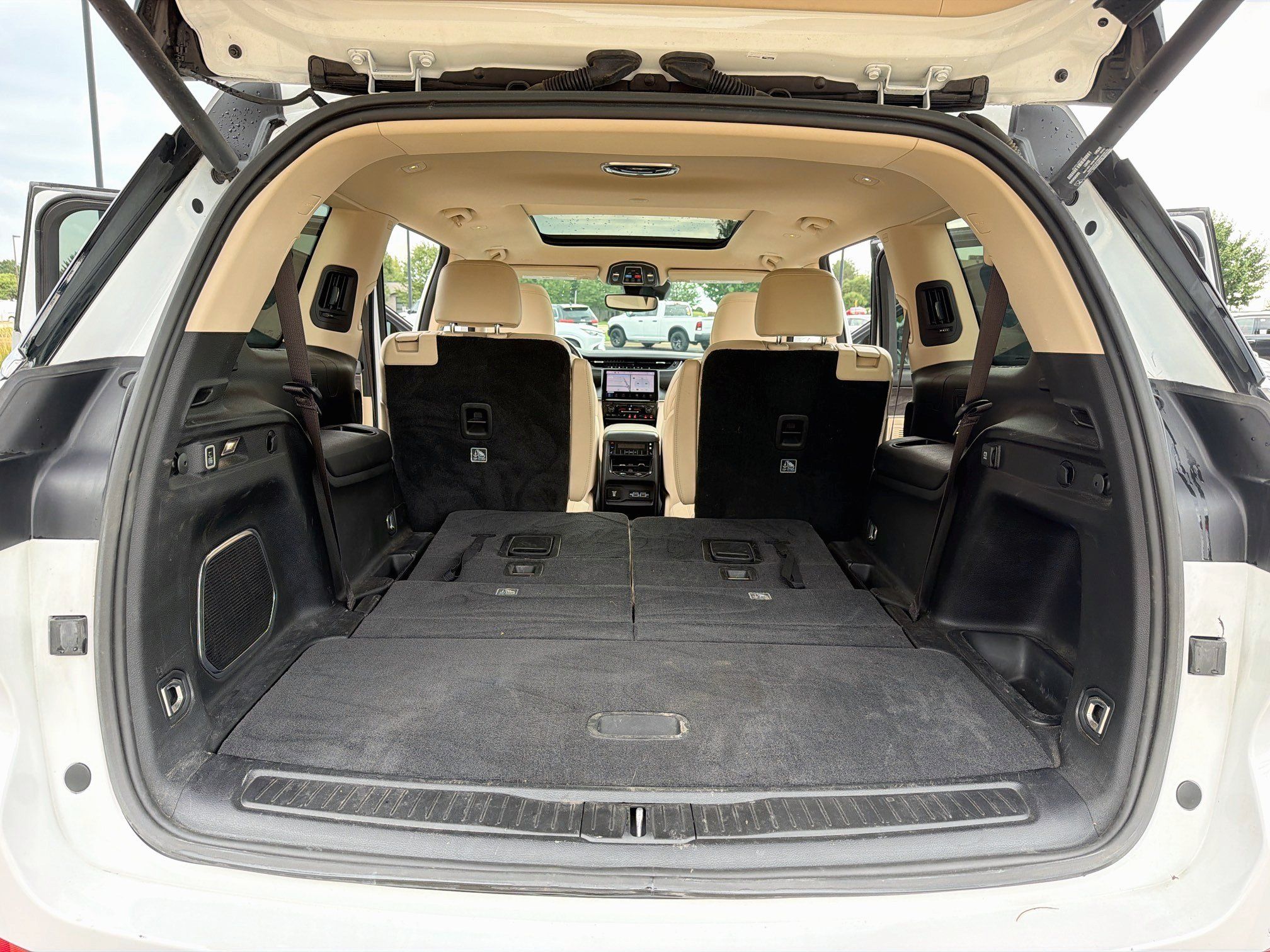 Used 2021 Jeep Grand Cherokee L Limited AWD/4WD image 14