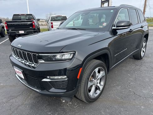 Used 2023 Jeep Grand Cherokee Limited w/ Luxury Tech Group II image 9