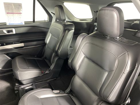 Used 2021 Ford Explorer XLT w/ Equipment Group 202A image 32