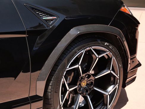 Used 2023 Lamborghini Urus Performante AWD/4WD image 15