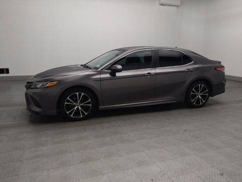 Used 2019 Toyota Camry SE FWD image 2
