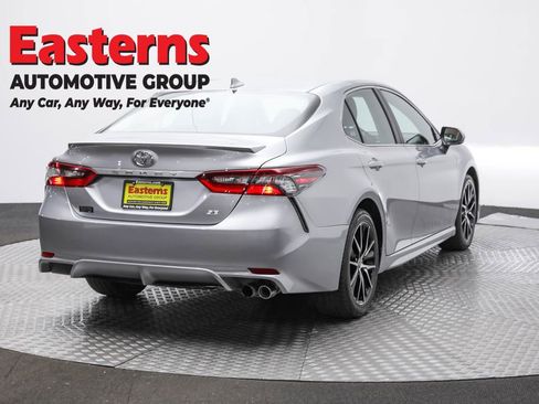 Used 2024 Toyota Camry SE image 5