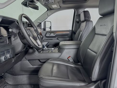 Used 2025 GMC Sierra 3500 Denali AWD/4WD image 10