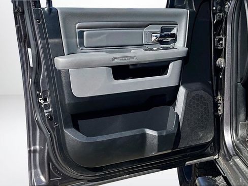 Used 2017 RAM 1500 Classic SLT AWD/4WD image 17