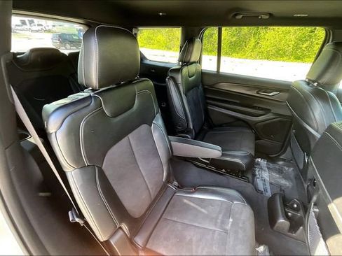 Used 2023 Jeep Grand Cherokee L Laredo AWD/4WD image 26