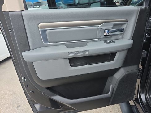 Used 2018 RAM 1500 SLT image 10