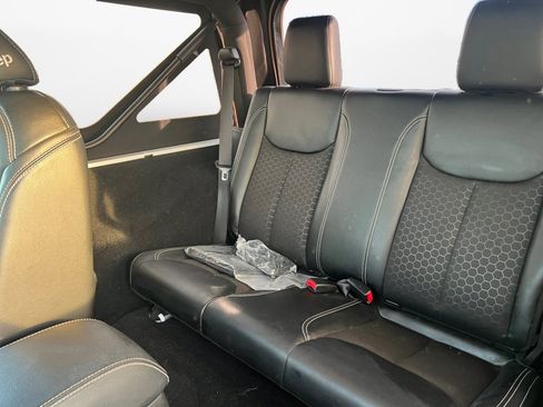 Used 2018 Jeep Wrangler Sport image 14