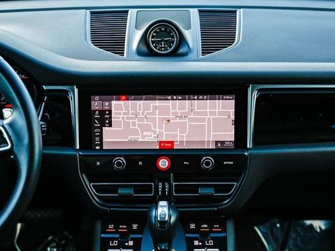 Used 2023 Porsche Macan image 11