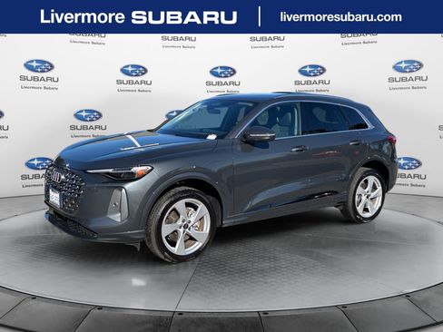 Used 2025 Audi Q5 Premium Plus w/ Premium Plus AWD/4WD image 1
