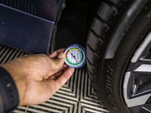 Used 2025 BMW 330i Sedan w/ Premium Package image 29