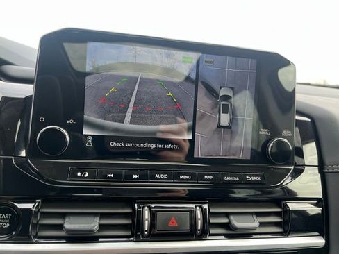 Used 2025 Nissan Pathfinder Platinum image 20