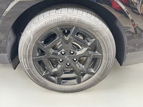 Used 2025 Kia Carnival SX Prestige FWD image 35