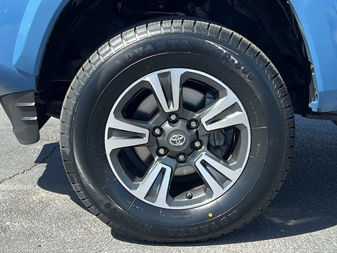 Used 2019 Toyota Tacoma TRD Sport w/ Technology Package AWD/4WD image 9