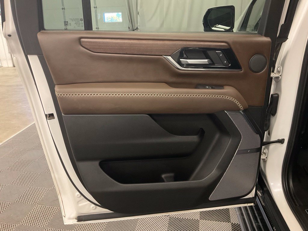 Used 2025 GMC Yukon XL Denali Ultimate w/ LPO, Floor Liner Package AWD/4WD image 33