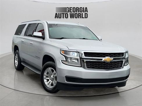 Used 2018 Chevrolet Suburban LT RWD image 2