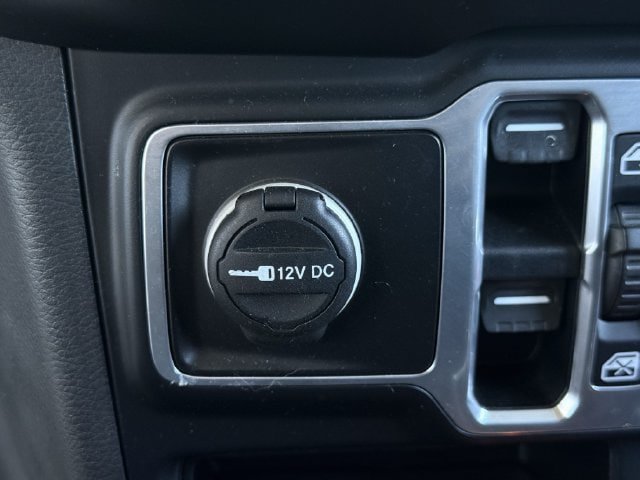 Used 2018 Jeep Wrangler Unlimited Sahara w/ LED Lighting Group AWD/4WD image 15