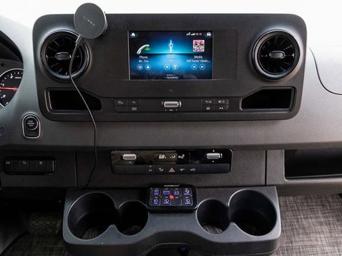 Used 2021 Mercedes-Benz Sprinter 2500 image 31