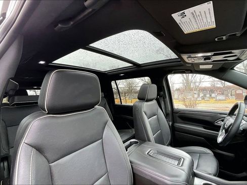 Used 2023 GMC Yukon XL SLT w/ SLT Premium Package image 21