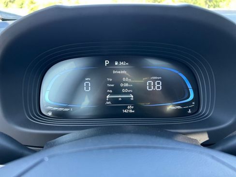 Certified 2025 Hyundai Venue SEL FWD image 14