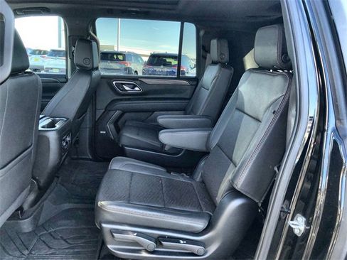 Used 2024 Chevrolet Suburban High Country image 22