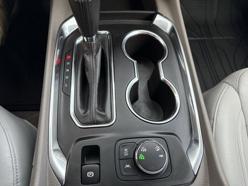 Used 2020 Chevrolet Traverse LT w/ Driver Confidence II Package image 16