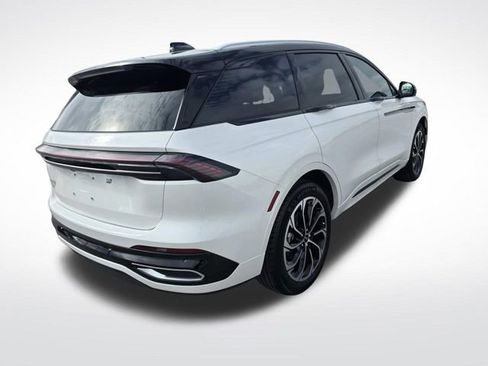 New 2026 Lincoln Nautilus Reserve image 3