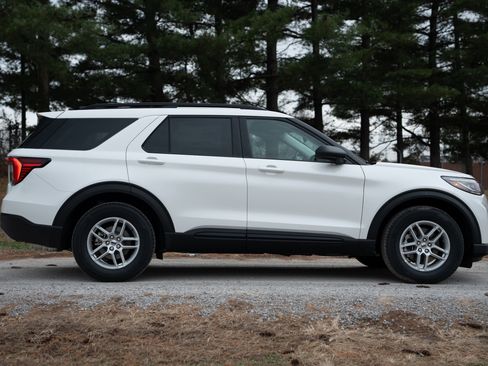 New 2026 Ford Explorer Active w/ Active Comfort Package image 5