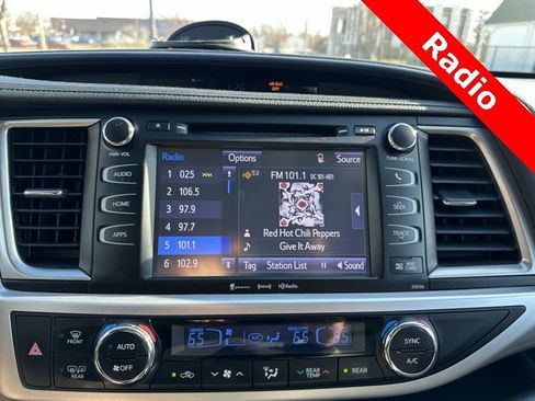 Used 2016 Toyota Highlander XLE image 12