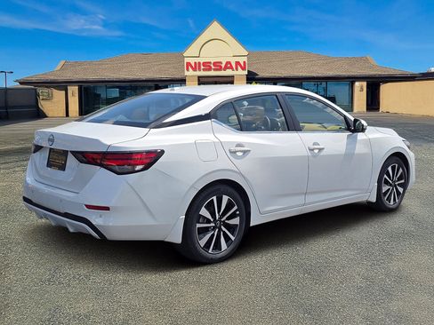 Used 2025 Nissan Sentra SV w/ SV Premium Package FWD image 4