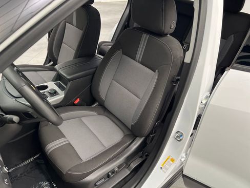 Used 2025 Chevrolet Blazer LT FWD image 9