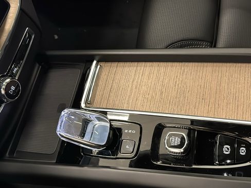 New 2026 Volvo XC60 B5 Ultra w/ Protection Package Premier AWD/4WD image 19