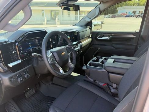 Used 2024 Chevrolet Silverado 1500 LT w/ Z71 Off-Road Package AWD/4WD image 30